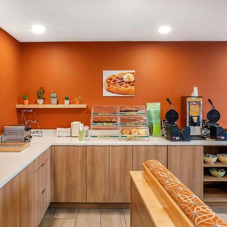 Quality Inn & Suites Cornwall Buitenkant foto