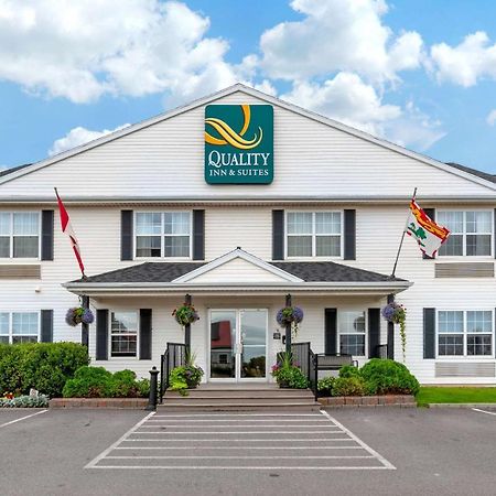 Quality Inn & Suites Cornwall Buitenkant foto