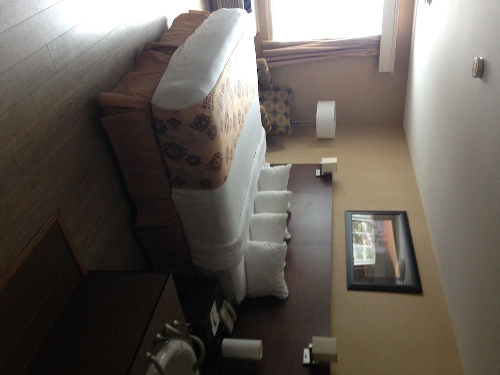 Quality Inn & Suites Cornwall Buitenkant foto