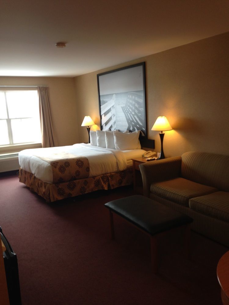 Quality Inn & Suites Cornwall Buitenkant foto