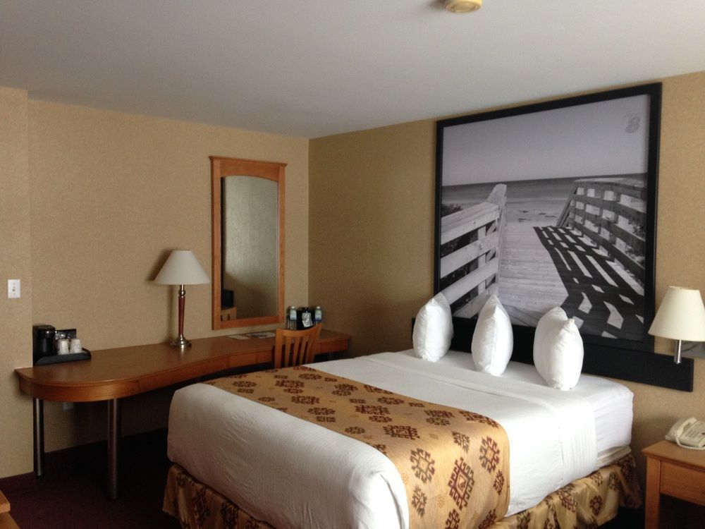 Quality Inn & Suites Cornwall Buitenkant foto
