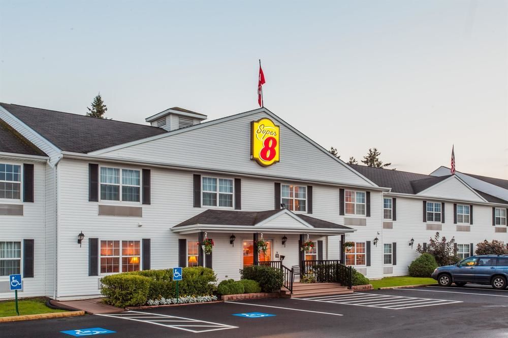 Quality Inn & Suites Cornwall Buitenkant foto