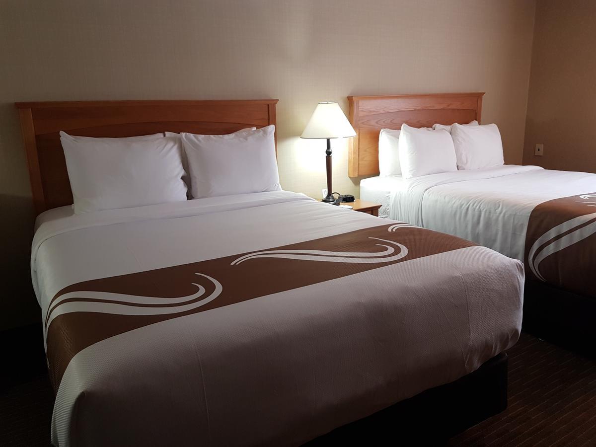 Quality Inn & Suites Cornwall Buitenkant foto