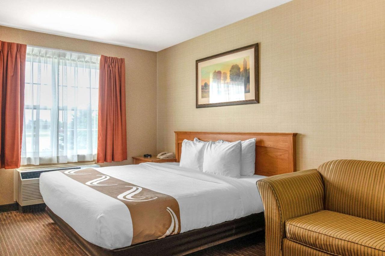 Quality Inn & Suites Cornwall Buitenkant foto