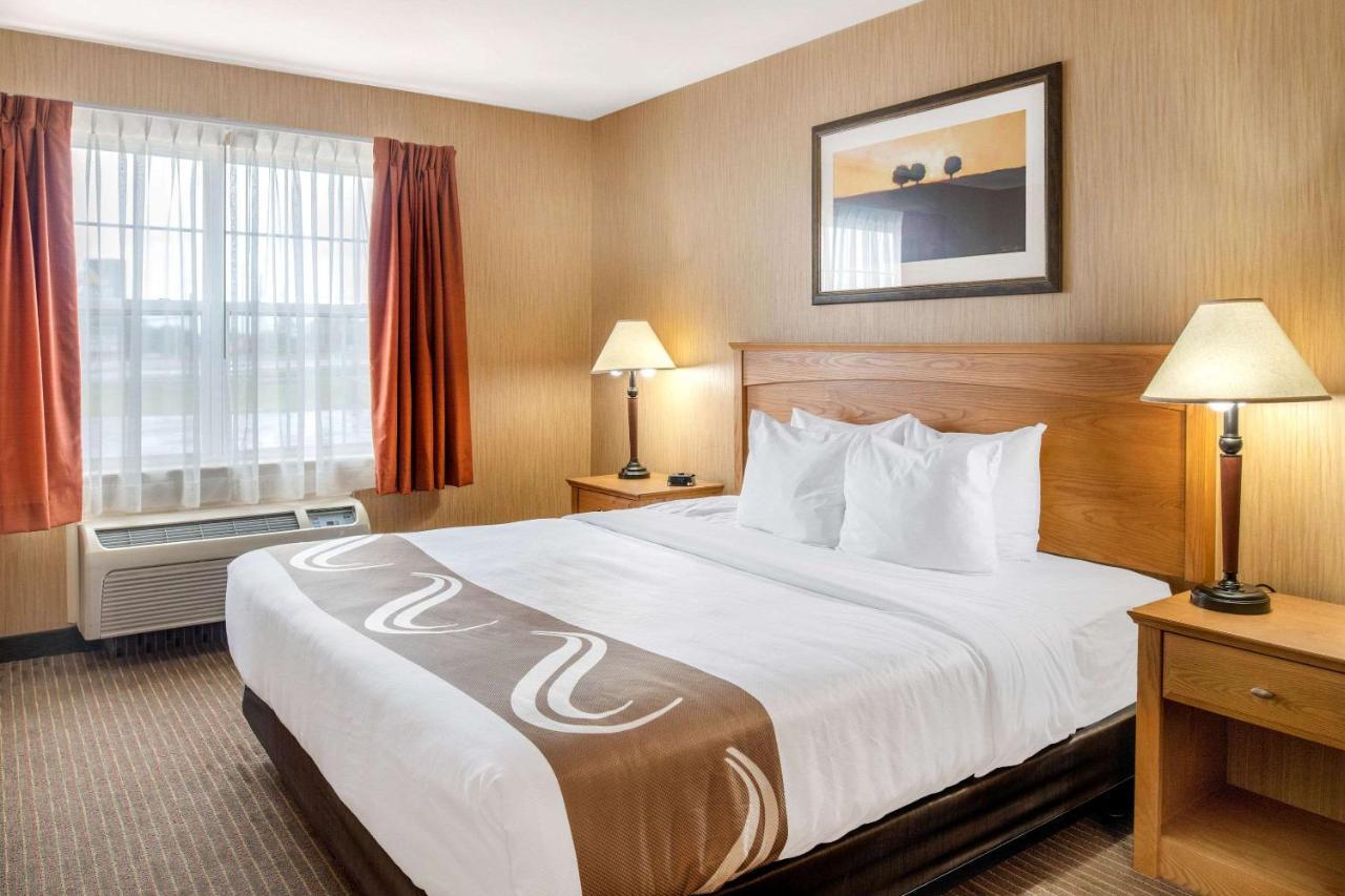 Quality Inn & Suites Cornwall Buitenkant foto
