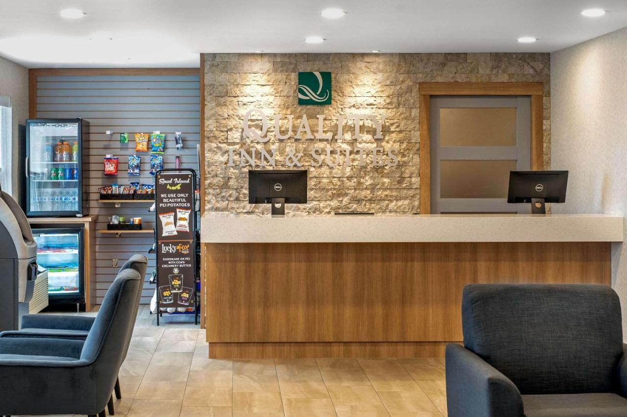 Quality Inn & Suites Cornwall Buitenkant foto