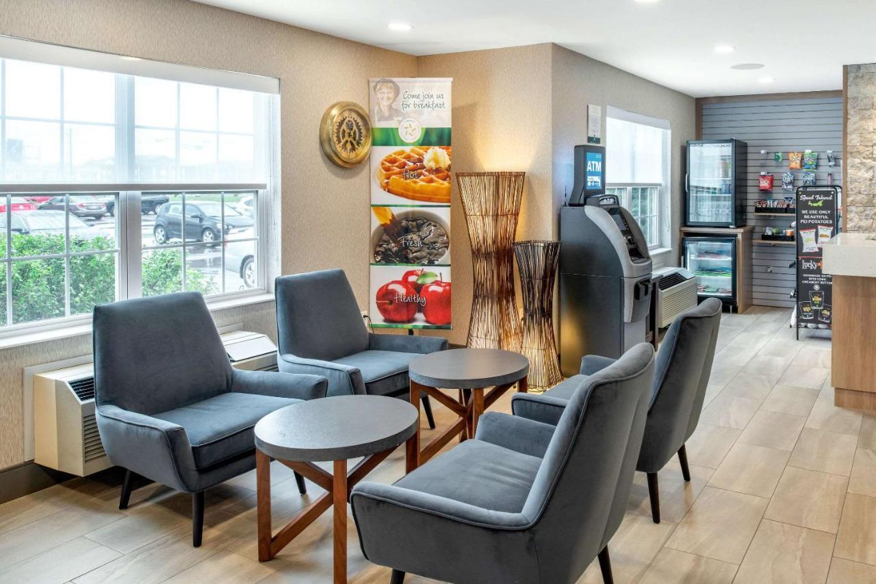 Quality Inn & Suites Cornwall Buitenkant foto