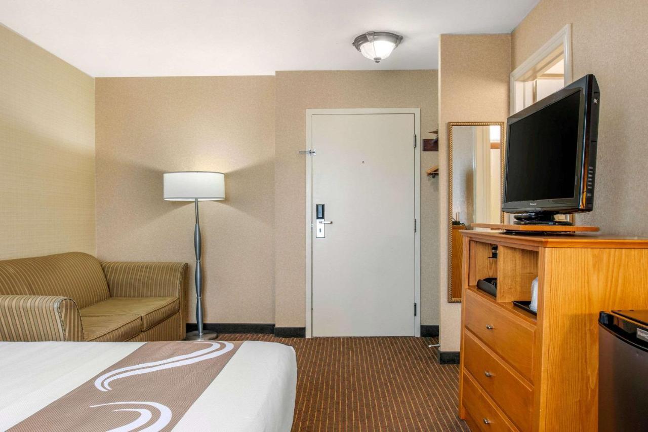 Quality Inn & Suites Cornwall Buitenkant foto