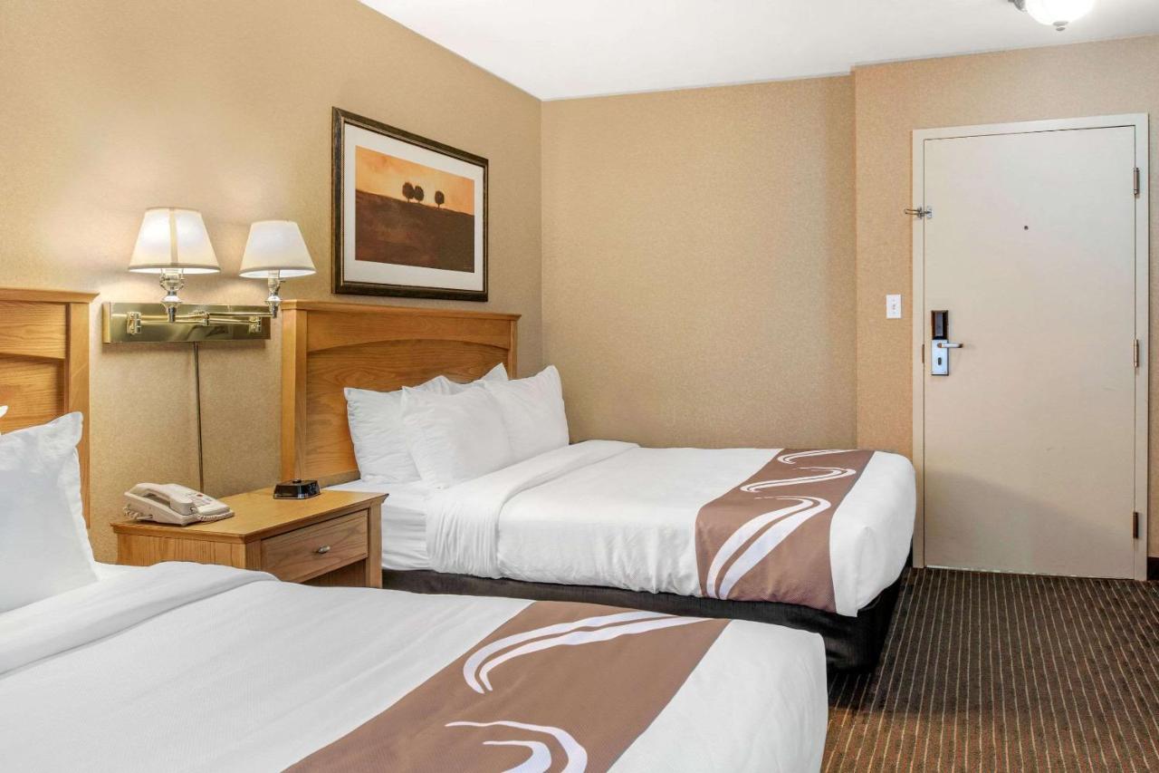 Quality Inn & Suites Cornwall Buitenkant foto