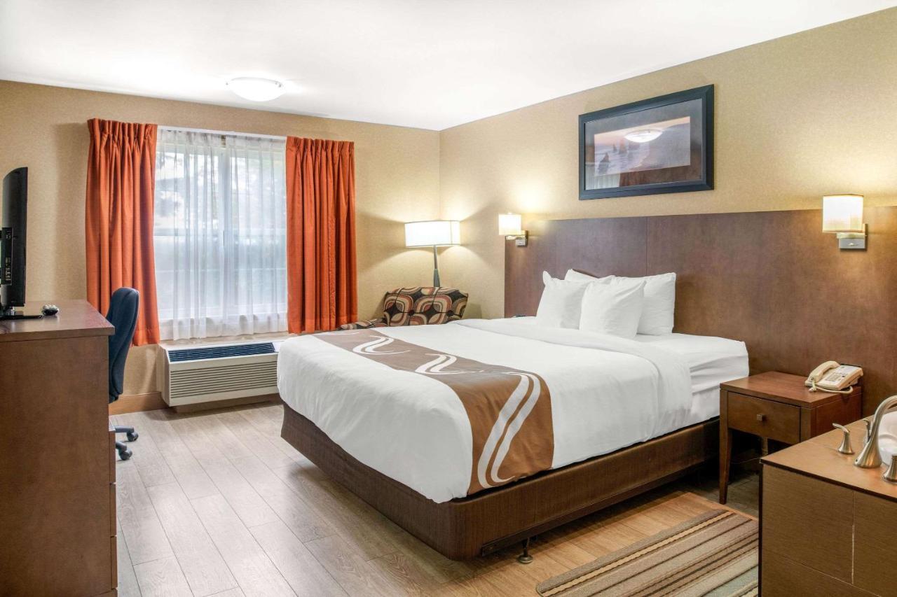 Quality Inn & Suites Cornwall Buitenkant foto
