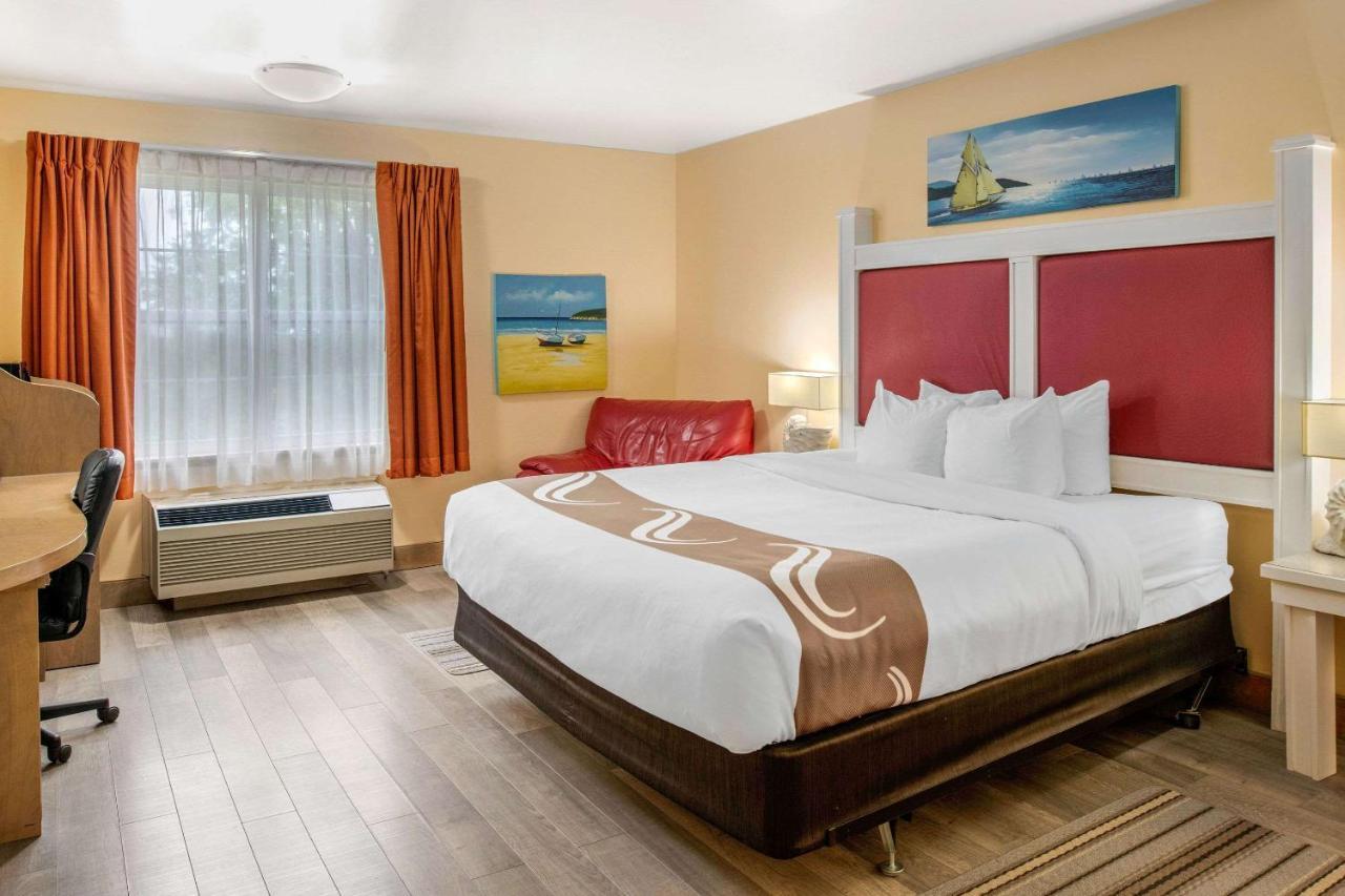 Quality Inn & Suites Cornwall Buitenkant foto